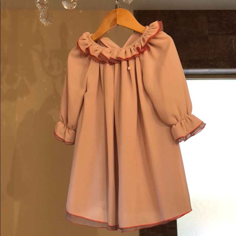 Girl dress with beautiful collar